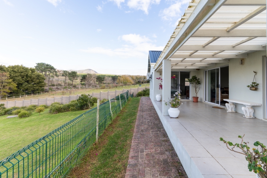 1 Bedroom Property for Sale in Napier Western Cape